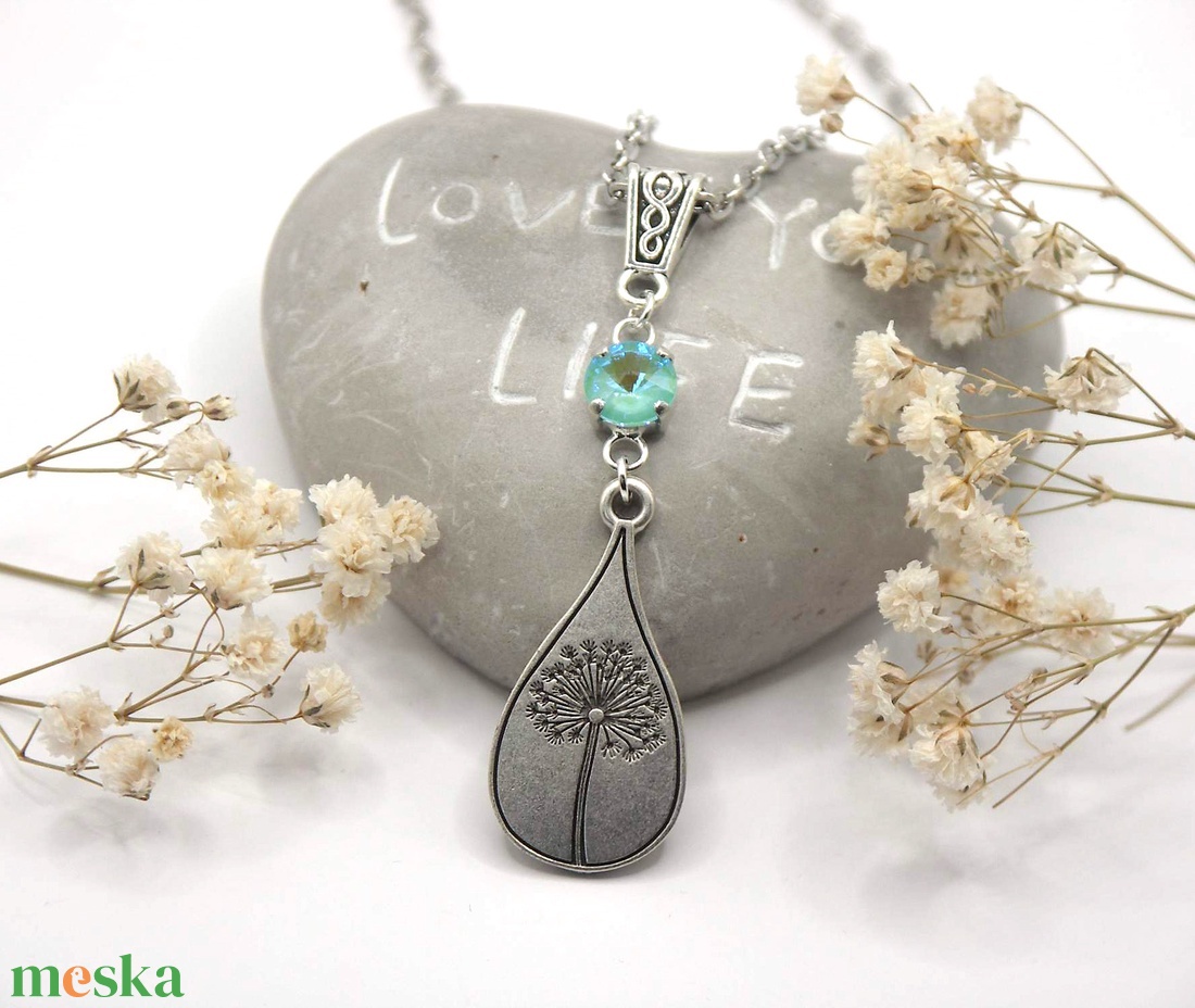 Ezüst színű, csepp alakú, pitypangos medál zöldes-türkiz Swarovski kristállyal - Dandy - ékszer - nyaklánc - medálos nyaklánc - Meska.hu