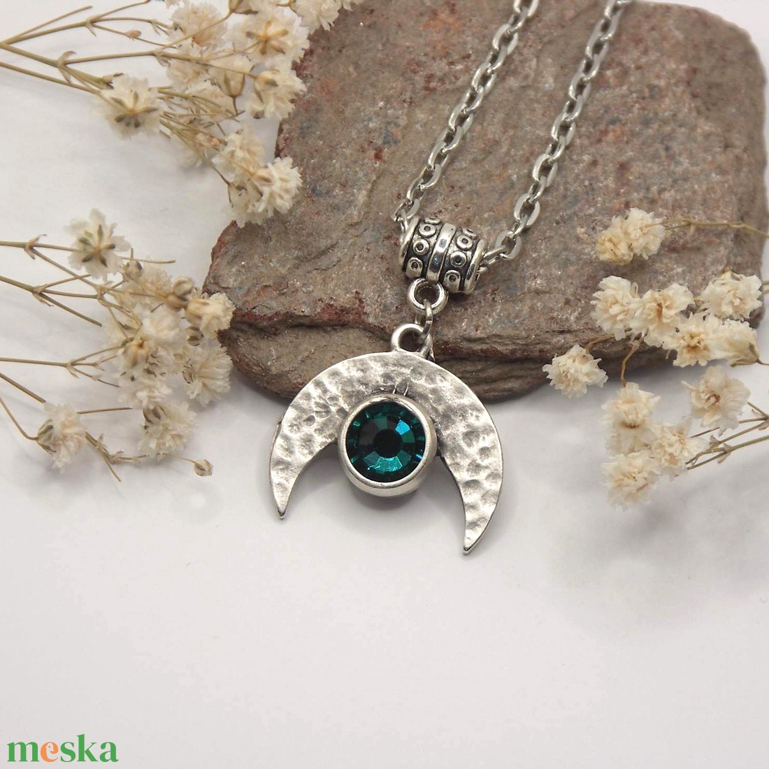 Tengerkék színű, Preciosa kristállyal díszített, félhold alakú medál láncon - Lunetta - ékszer - nyaklánc - medálos nyaklánc - Meska.hu