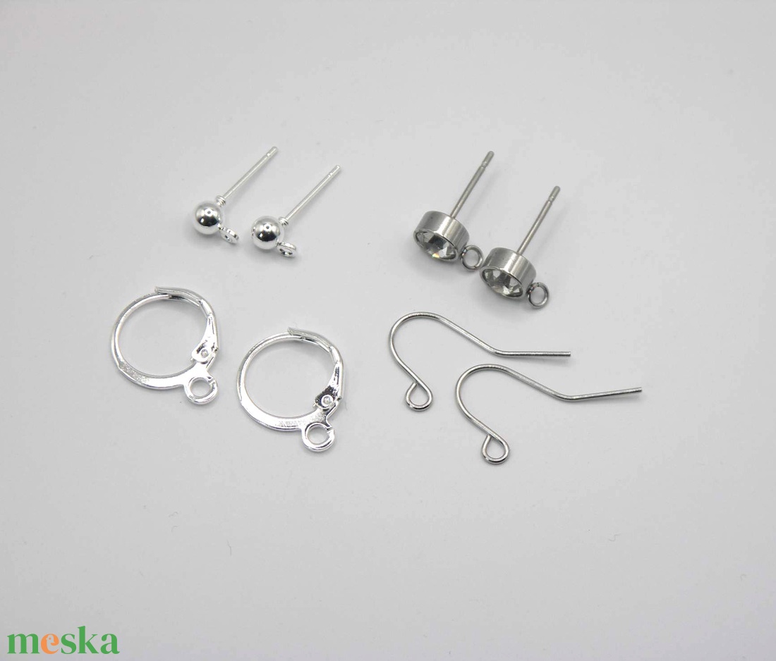 Molylepkés nyaklánc és fülbevaló szett fekete színű, csiszolt, cseh üveggyöngyökkel - Éji látogató - ékszer - ékszerszett - Meska.hu