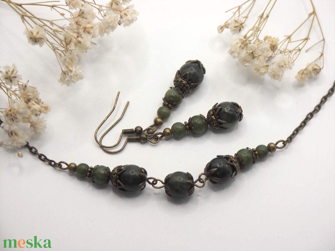 Zöld jáspis ásványgyöngyökből készült antik bronz nyaklánc és fülbevaló szett  Erdő mélyén - ékszer - ékszerszett - Meska.hu