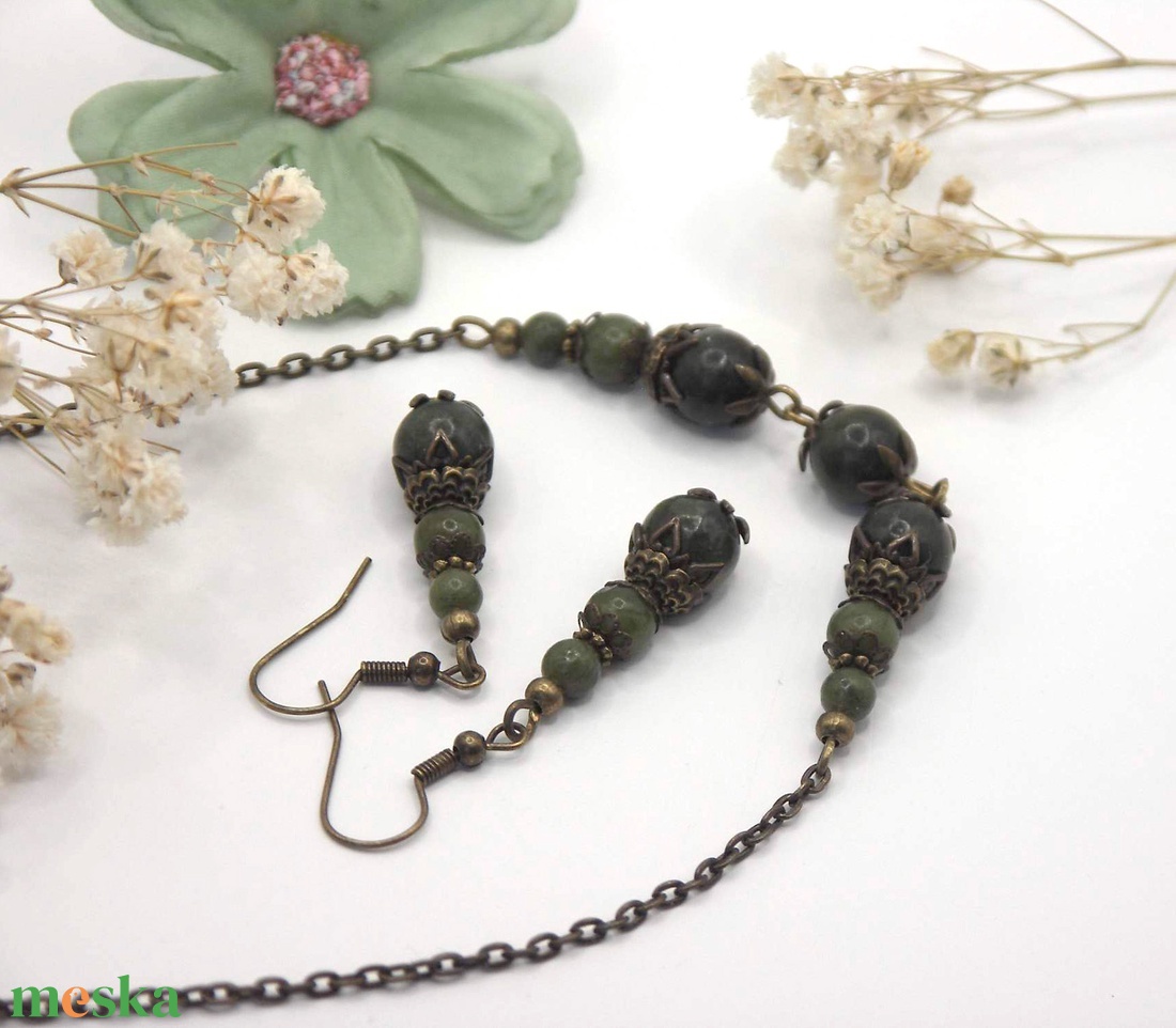 Zöld jáspis ásványgyöngyökből készült antik bronz nyaklánc és fülbevaló szett  Erdő mélyén - ékszer - ékszerszett - Meska.hu