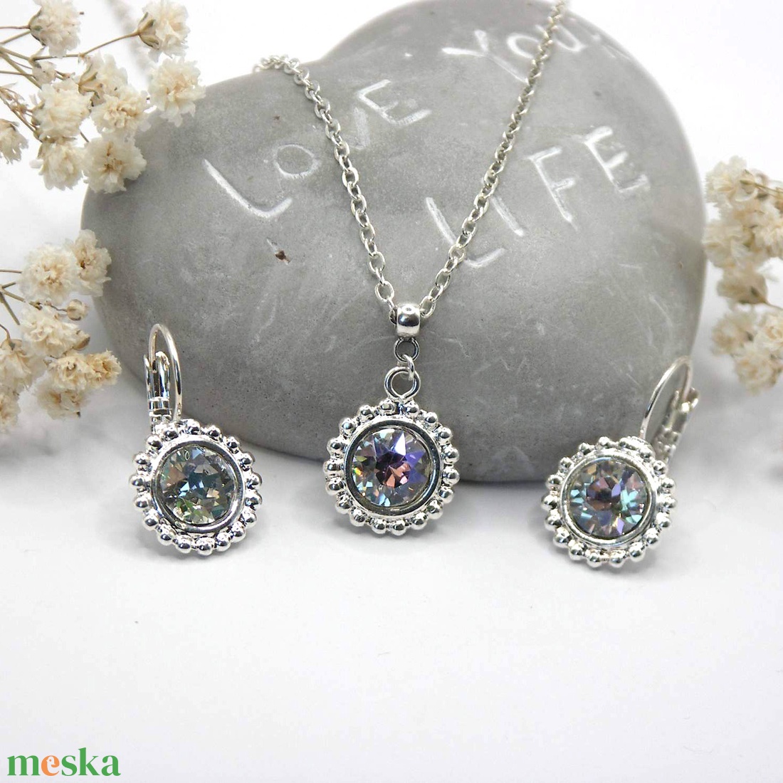 Zöldesen csillanó, kissé áttetsző, szürkés-fehér Swarovski kristályos nyaklánc és fülbevaló szett - Harmatfény - ékszer - ékszerszett - Meska.hu