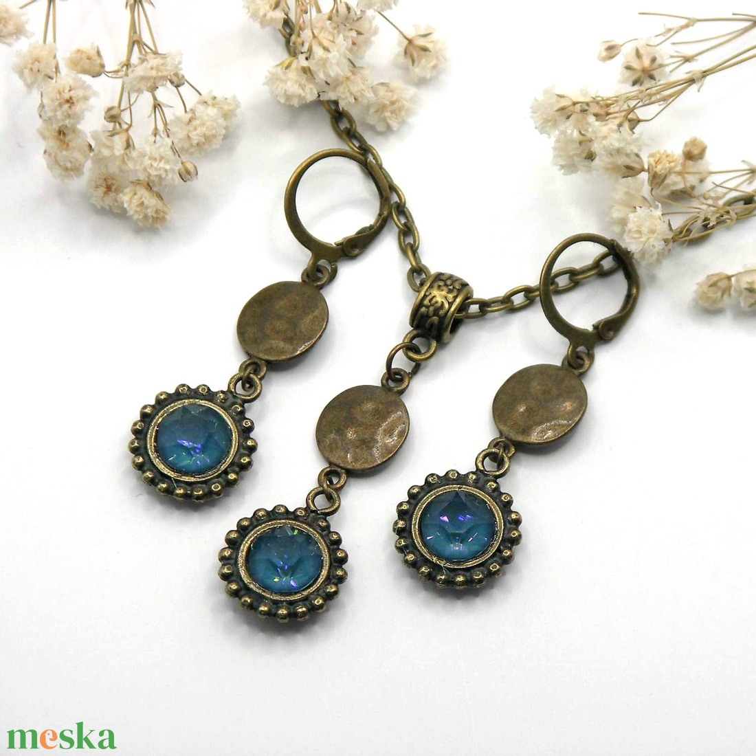 Bársonyos, puha fényű, középkék színű Swarovski kristályos nyaklánc és fülbevaló szett - Bársonyfény - ékszer - ékszerszett - Meska.hu