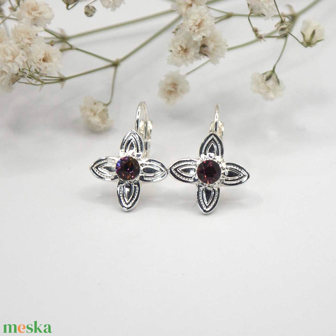 Vörös színű Swarovski kristályos, egyedi készítésú, damaszk virág formájú fülbevaló - Rubine - ékszer - fülbevaló - lógó fülbevaló - Meska.hu