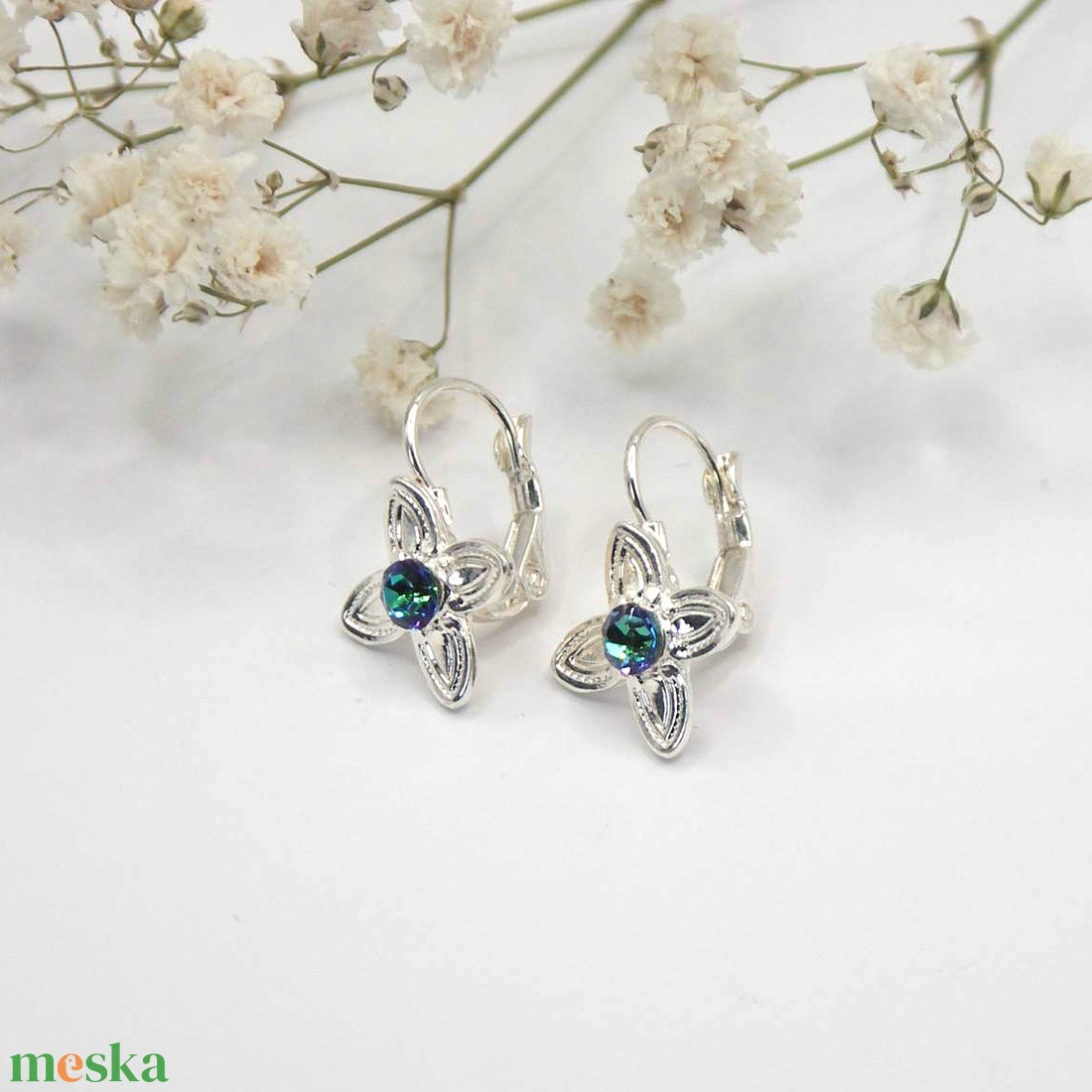 Sötétkék Swarovski kristályos, egyedi készítésú, damaszk virág formájú fülbevaló - Persian - ékszer - fülbevaló - lógó fülbevaló - Meska.hu