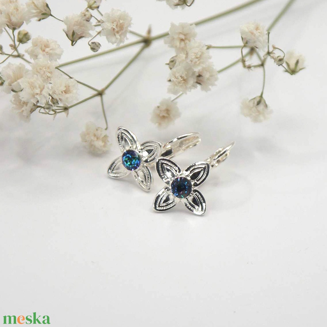 Sötétkék Swarovski kristályos, egyedi készítésú, damaszk virág formájú fülbevaló - Persian - ékszer - fülbevaló - lógó fülbevaló - Meska.hu