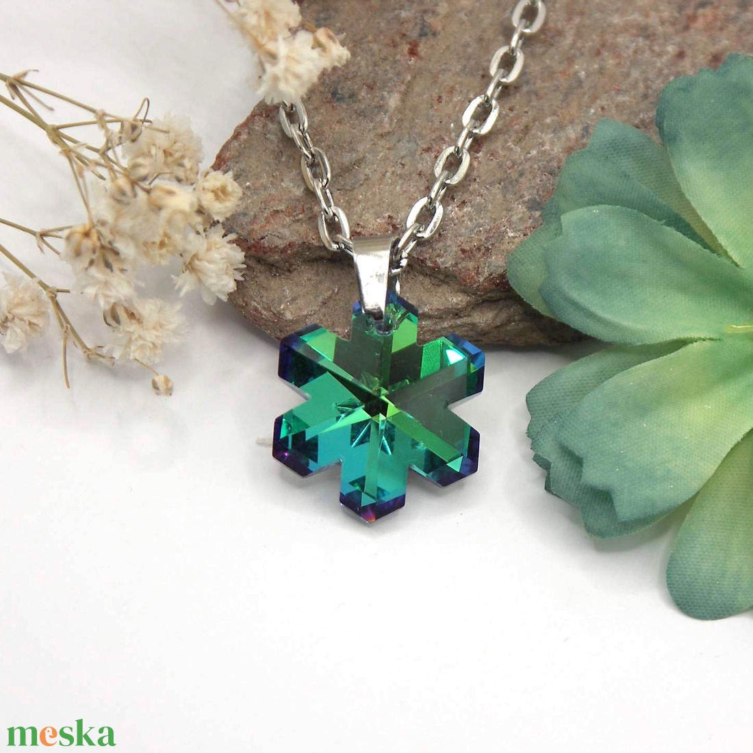 Hópehely formájú zöldes-kék színű Aurora kristály ezüst láncon  Téli csepp - ékszer - nyaklánc - medálos nyaklánc - Meska.hu