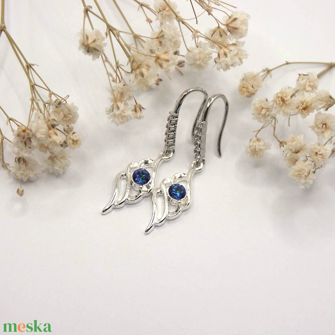 Sötétkék Swarovski kristályos, egyedi készítésú, angyalszárny formájú fülbevaló - Kékség - ékszer - fülbevaló - lógó fülbevaló - Meska.hu