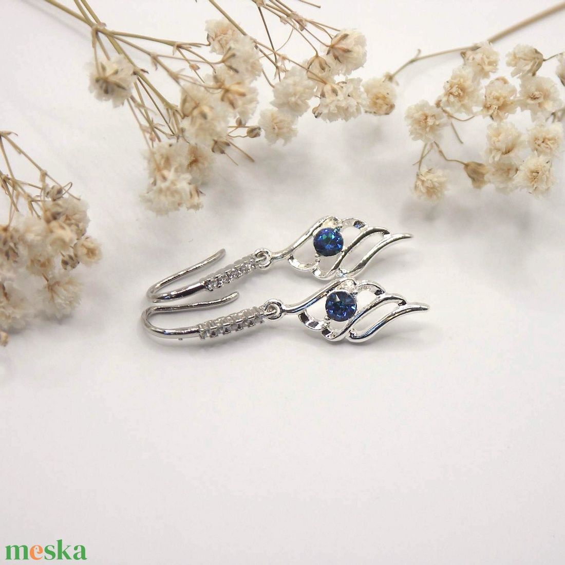 Sötétkék Swarovski kristályos, egyedi készítésú, angyalszárny formájú fülbevaló - Kékség - ékszer - fülbevaló - lógó fülbevaló - Meska.hu