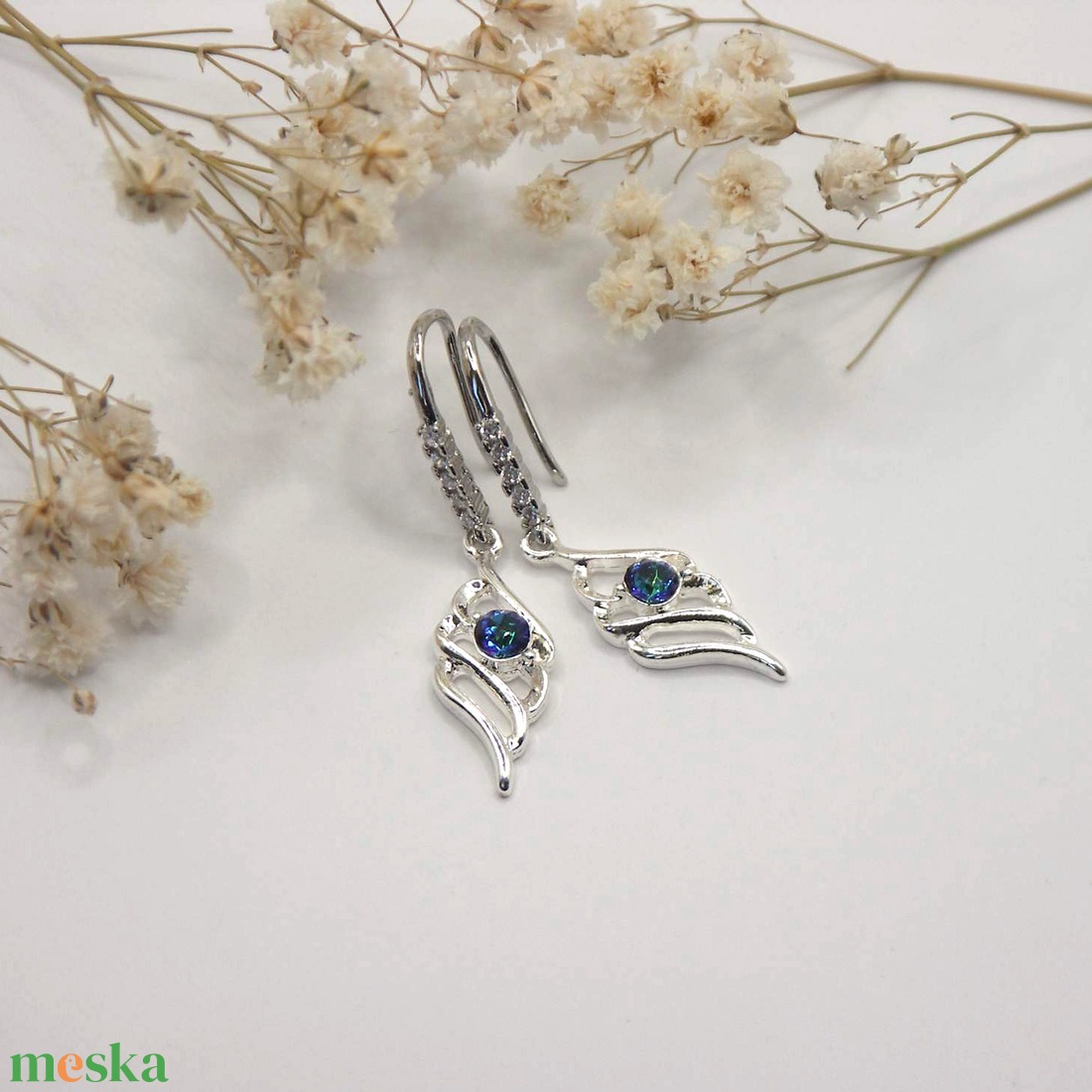 Sötétkék Swarovski kristályos, egyedi készítésú, angyalszárny formájú fülbevaló - Kékség - ékszer - fülbevaló - lógó fülbevaló - Meska.hu