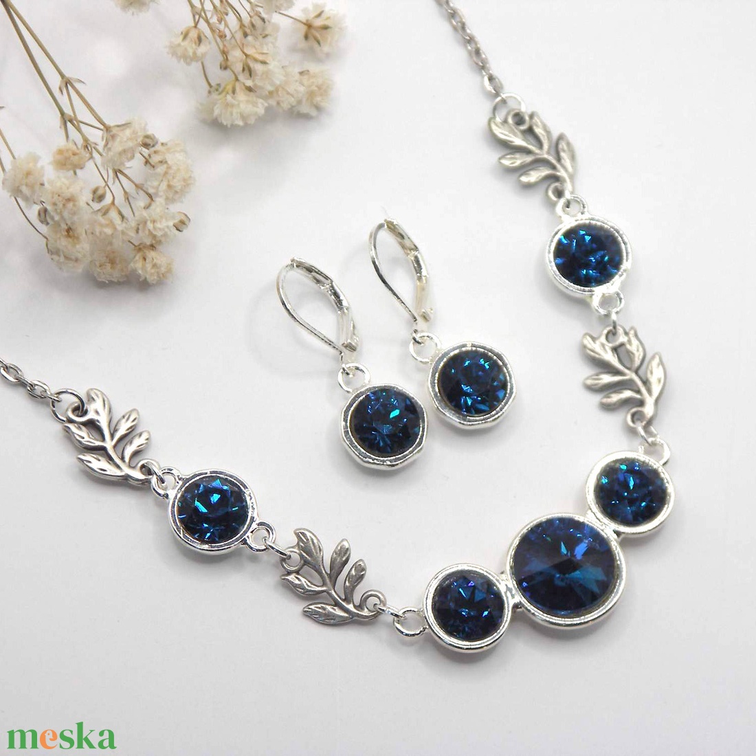 Sötétkék Swarovski kristályos, egyedi készítésú nyakék, kétféle választható fülbevalóval � Aqua Bella - ékszer - ékszerszett - Meska.hu
