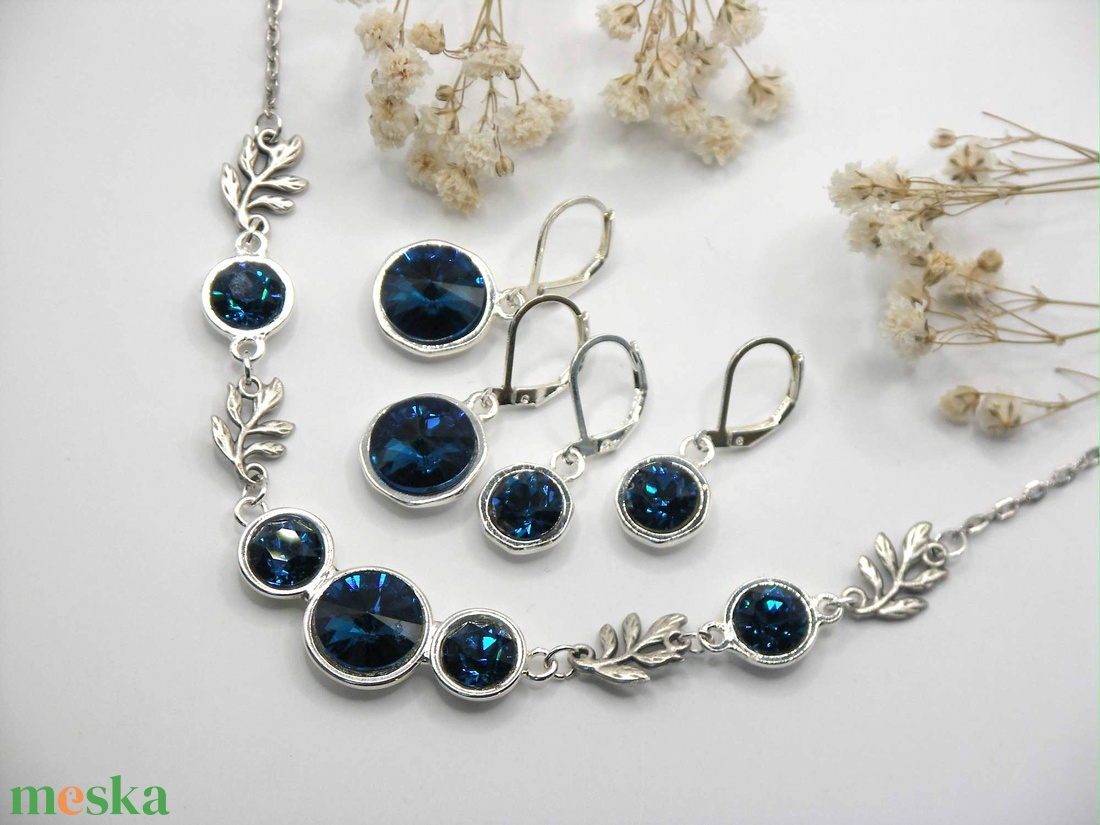 Sötétkék Swarovski kristályos, egyedi készítésú nyakék, kétféle választható fülbevalóval � Aqua Bella - ékszer - ékszerszett - Meska.hu