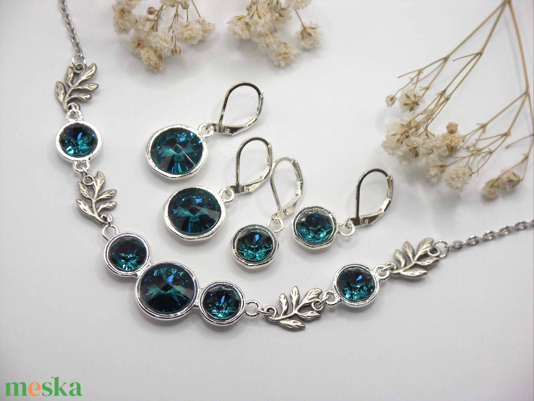 Kékes-smaragdzöld Swarovski kristályos, egyedi készítésú nyakék, kétféle választható fülbevalóval � Emerald Tide - ékszer - ékszerszett - Meska.hu