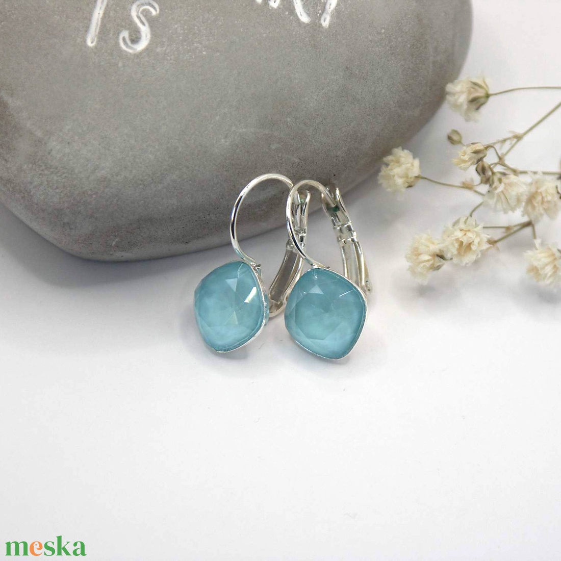 Swarovski kristályos, egyedi készítésú, lekerekített négyszög alakú fülbevaló � Nyári szellő - ékszer - fülbevaló - lógós kerek fülbevaló - Meska.hu