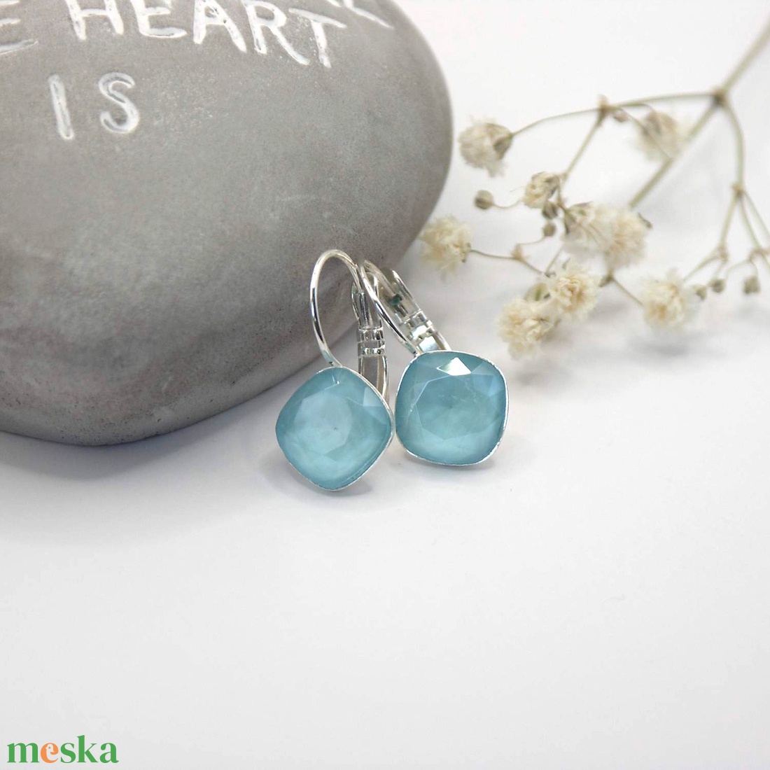 Swarovski kristályos, egyedi készítésú, lekerekített négyszög alakú fülbevaló � Nyári szellő - ékszer - fülbevaló - lógós kerek fülbevaló - Meska.hu