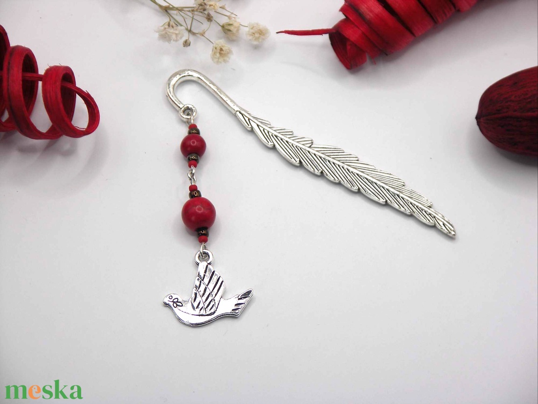 AJÁNDÉK csomagolás! Ezüst színű, toll alakú könyvjelző piros howlit ásványgyöngyökkel, galamb alakú függővel-Szárnyalás - könyv & zene - könyvjelző - Meska.hu