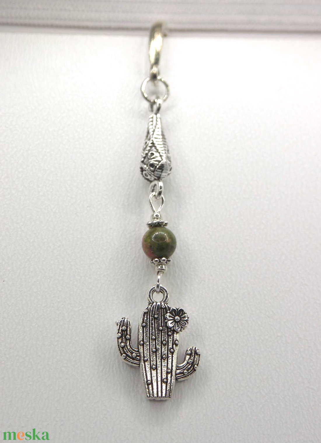 AJÁNDÉK dobozka! Ezüst színű, toll formájú könyvjelző unakit ásványgyönggyel, kaktusz függővel � Csodatövis - könyv & zene - könyvjelző - Meska.hu