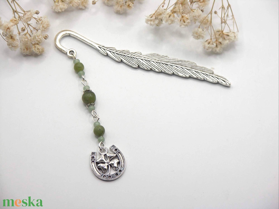 Ezüst színű, toll formájú könyvjelző zöld jáspis ásványgyöngyökkel, lóherés patkó függővel � Járj szerencsével! - könyv & zene - könyvjelző - Meska.hu