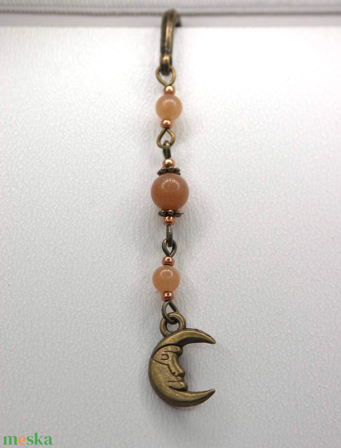 AJÁNDÉK dobozka! Antik bronz, toll alakú könyvjelző narancs achát ásványgyöngyökkel, Hold alakú függővel � Holdkelte - könyv & zene - könyvjelző - Meska.hu