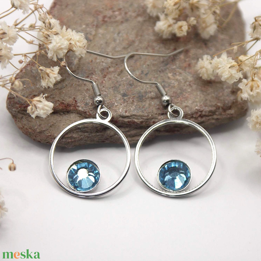 Nemesacél fülbevaló akvamarin színű Swarovski kristályokkal - Caelis - ékszer - fülbevaló - lógó fülbevaló - Meska.hu