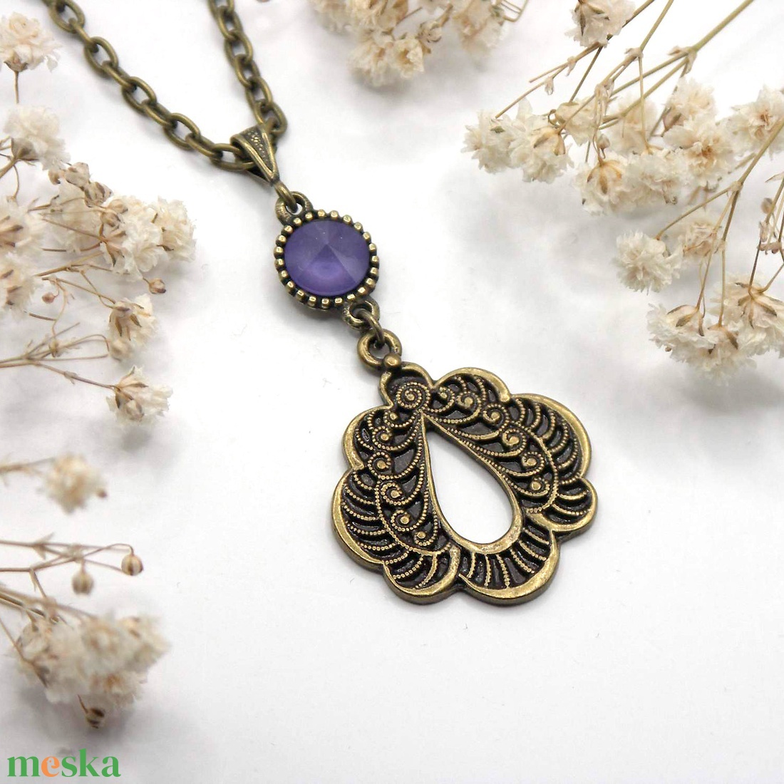 Antik bronz, legyezőt formázó madártoll medál, selytelmes-lilás színű Swarovski kristállyal - ékszer - nyaklánc - hosszú nyaklánc - Meska.hu