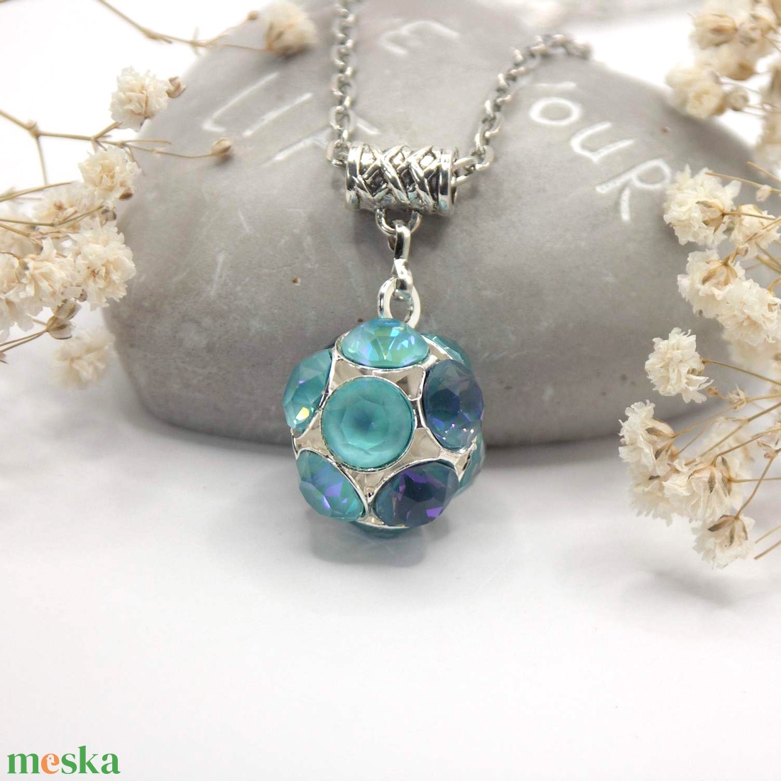 Világos és sötétebb, opálos kék Swarovski kristályos, áttört gömb alakú medálos nyaklánc � Mesh ball - ékszer - nyaklánc - medálos nyaklánc - Meska.hu