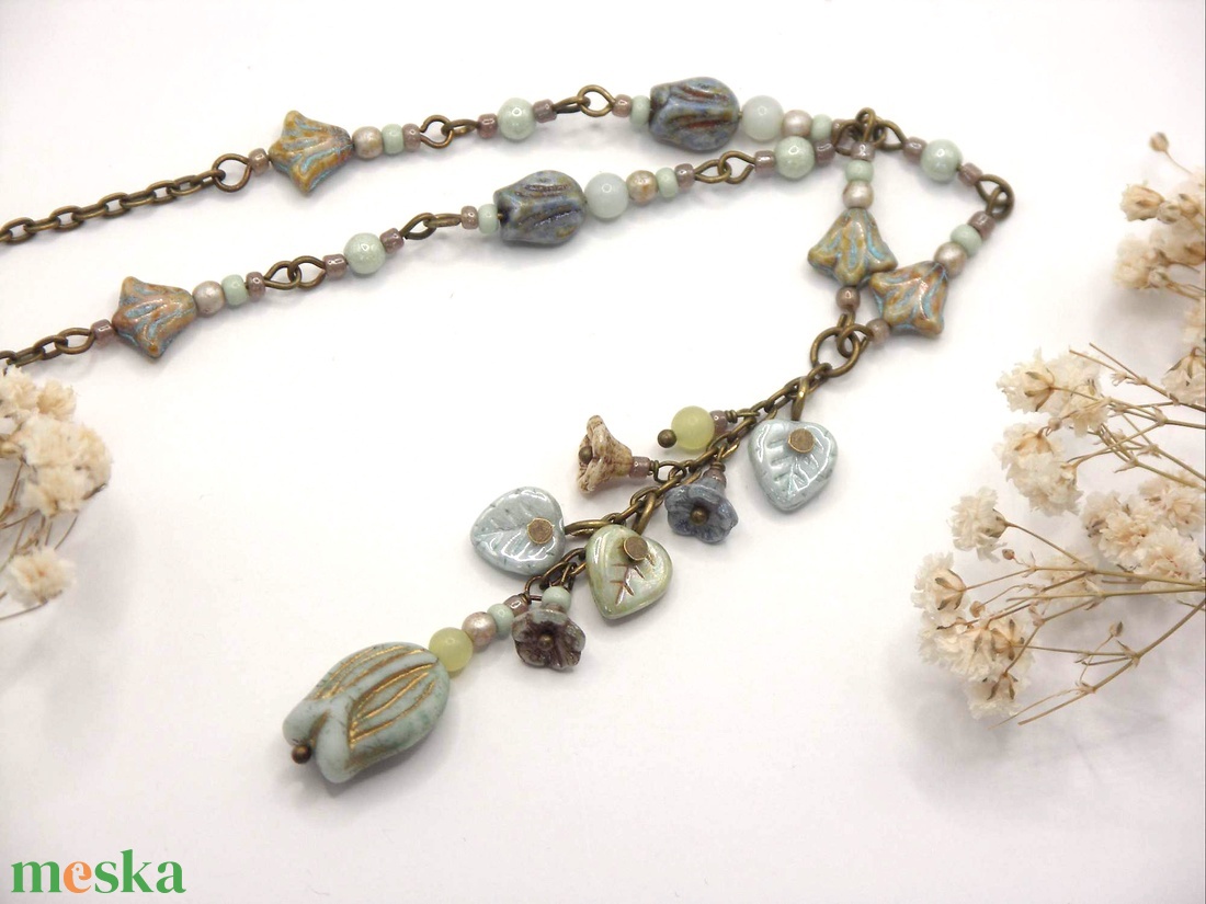 Tulipános nyaklánc arany csíkos világoskék-menta színű üveggyöngyből � Aquarell - ékszer - nyaklánc - gyöngyös nyaklánc - Meska.hu