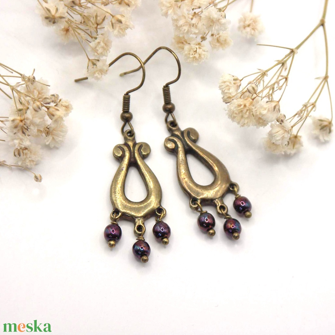 Tulipán alakú fülbevaló apró, sötétlila cseh üveggyöngyökkel - Noctiflora - ékszer - fülbevaló - lógó fülbevaló - Meska.hu