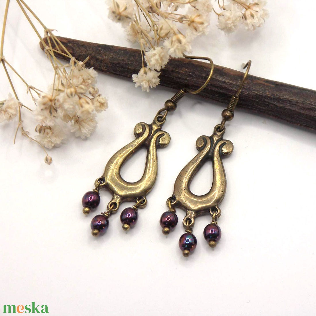 Tulipán alakú fülbevaló apró, sötétlila cseh üveggyöngyökkel - Noctiflora - ékszer - fülbevaló - lógó fülbevaló - Meska.hu