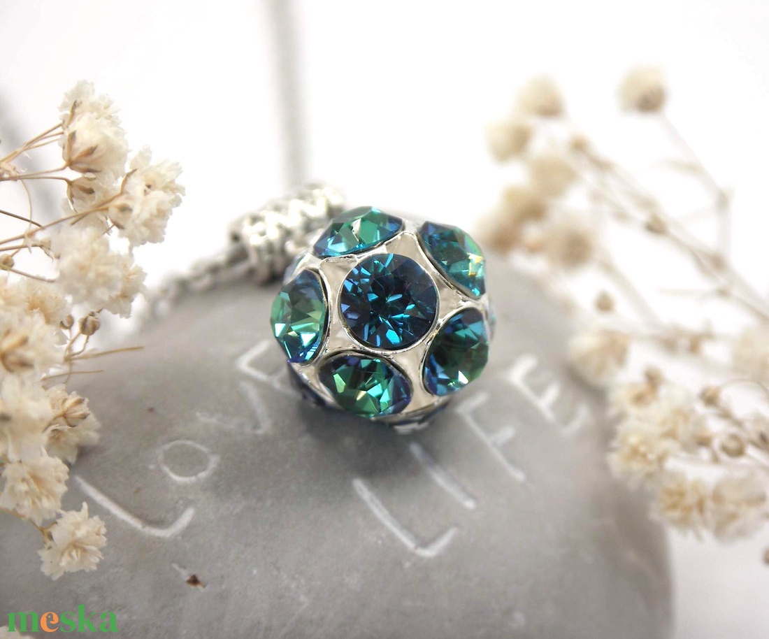 Sárgás-zöldes-türkizes csillogású kék Swarovski kristályos, áttört gömb formájú medálos nyaklánc � Spirit - ékszer - nyaklánc - medálos nyaklánc - Meska.hu