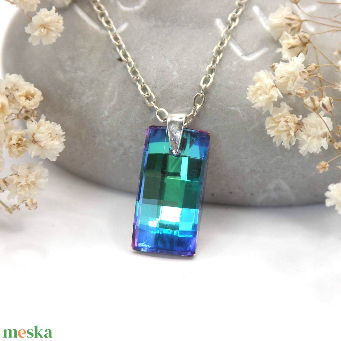 Téglalap formájú türkizes lilás-kék Aurora kristály ezüst láncon - Városlakó - ékszer - nyaklánc - medálos nyaklánc - Meska.hu