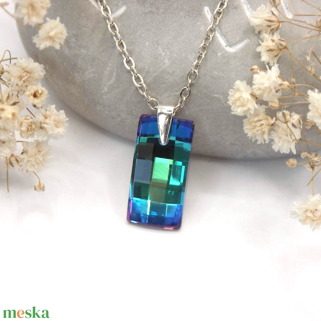 Téglalap formájú türkizes lilás-kék Aurora kristály ezüst láncon - Városlakó - ékszer - nyaklánc - medálos nyaklánc - Meska.hu
