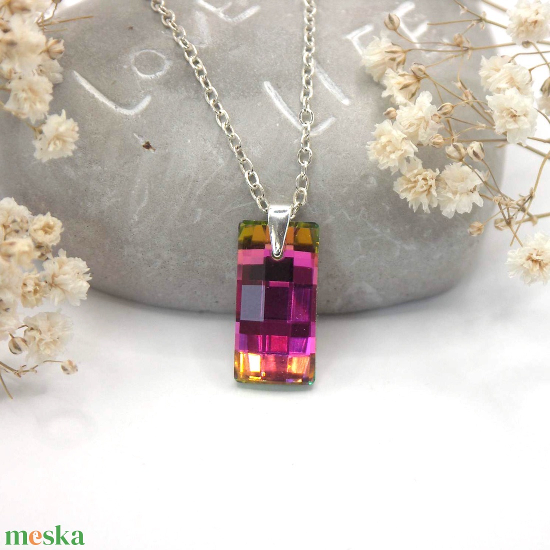 Téglalap formájú zöldes pink-rózsaszín Aurora kristály ezüst láncon - Napfény - ékszer - nyaklánc - medálos nyaklánc - Meska.hu