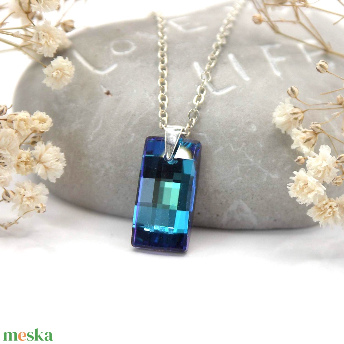 Téglalap formájú óceáni�zöldes kék Aurora kristály ezüst láncon - Prizma - ékszer - nyaklánc - medálos nyaklánc - Meska.hu