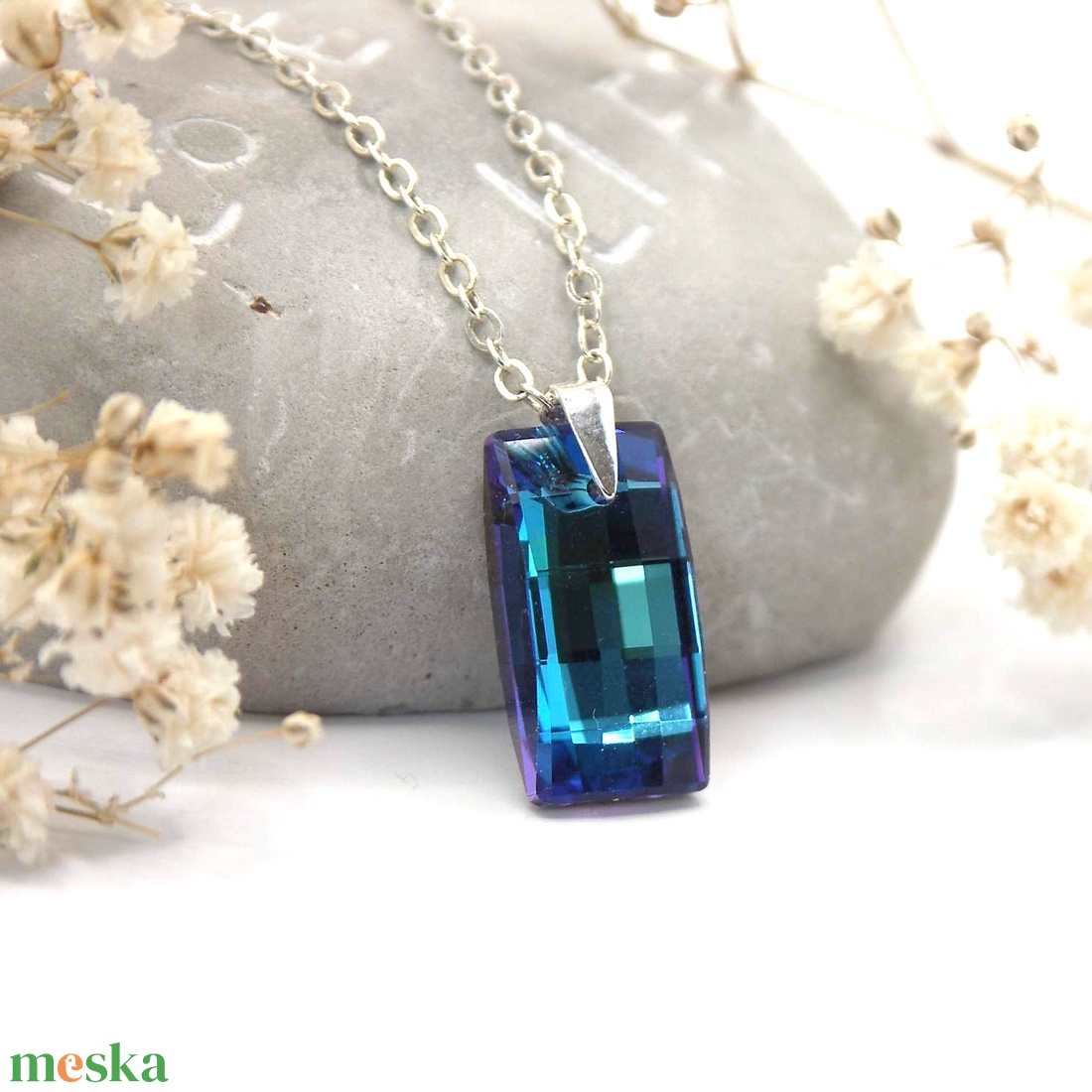 Téglalap formájú óceáni�zöldes kék Aurora kristály ezüst láncon - Prizma - ékszer - nyaklánc - medálos nyaklánc - Meska.hu