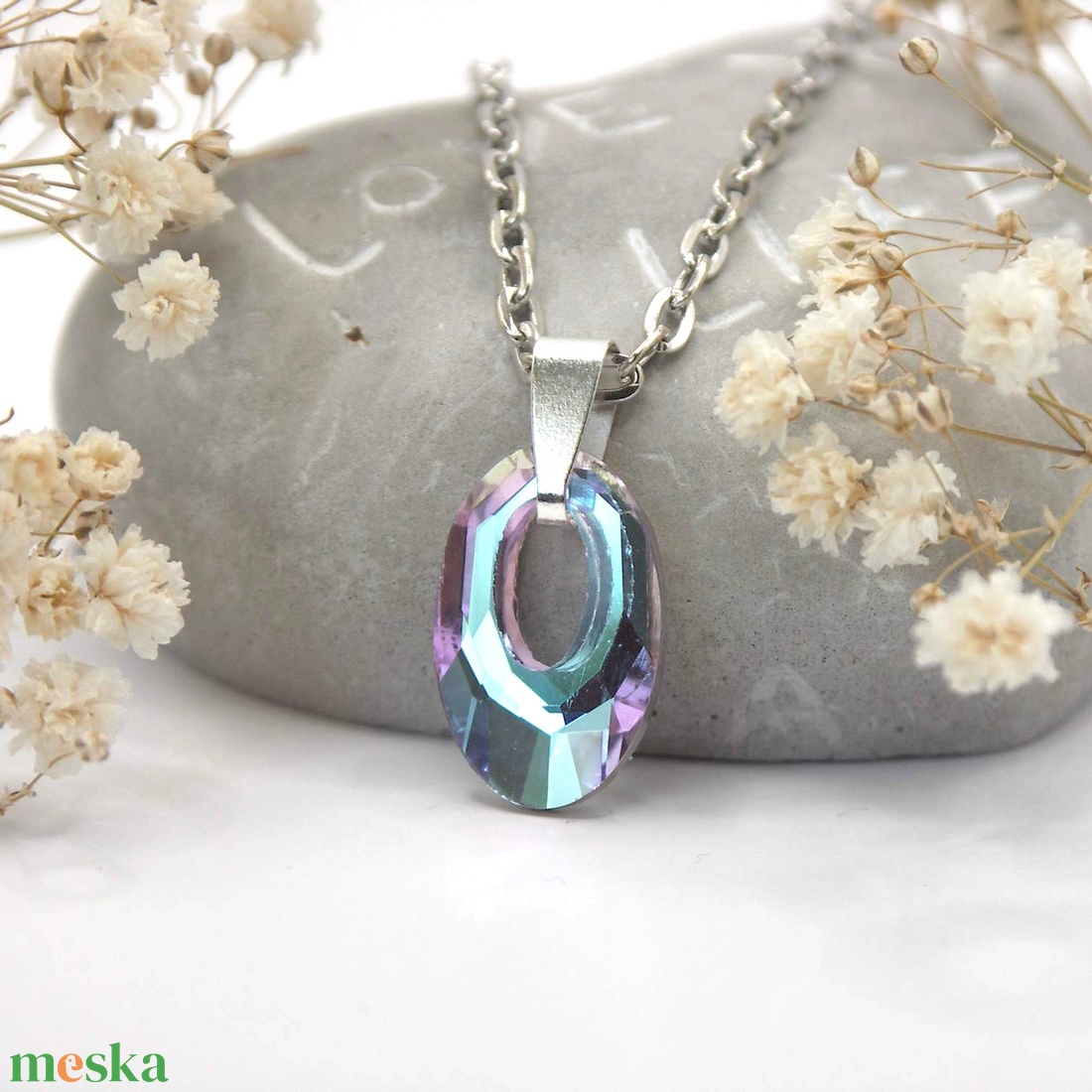 Légies, szivárványosan irizáló, ovális formájú Aurora kristály ezüst láncon - Eclipse - ékszer - nyaklánc - medálos nyaklánc - Meska.hu