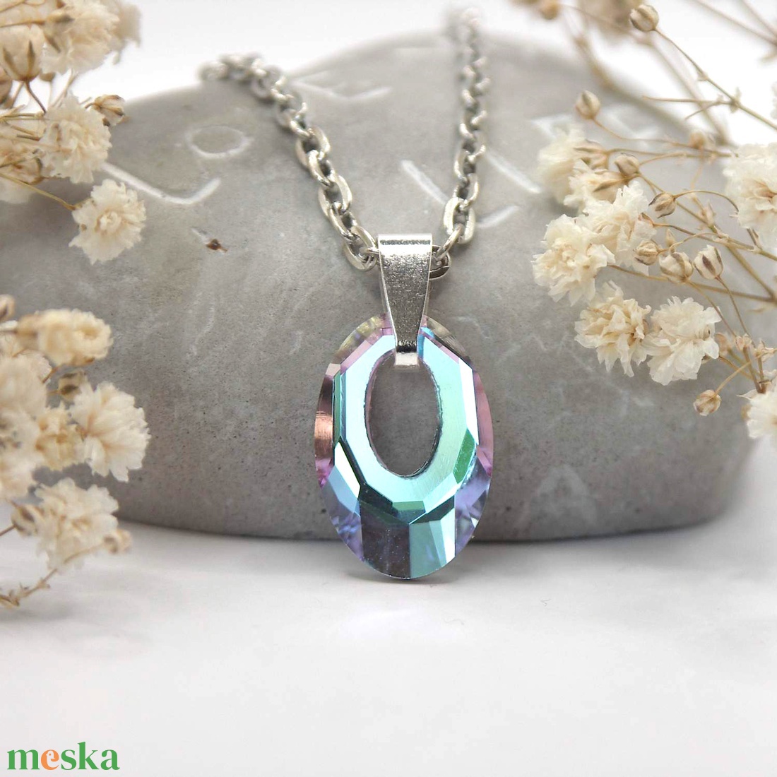 Légies, szivárványosan irizáló, ovális formájú Aurora kristály ezüst láncon - Eclipse - ékszer - nyaklánc - medálos nyaklánc - Meska.hu