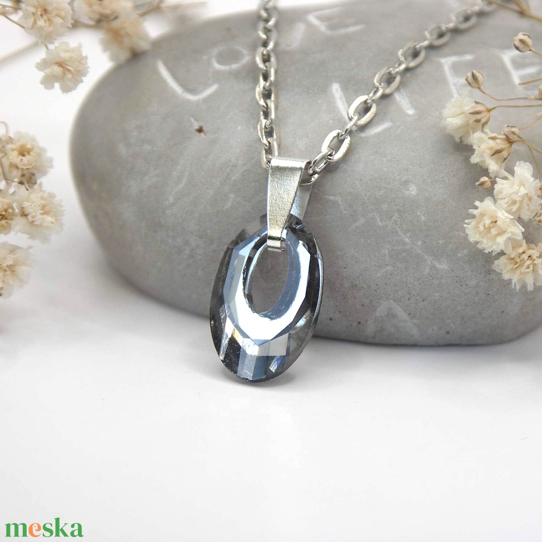 Füstös�ezüstösen csillogó, ovális formájú Aurora kristály ezüst láncon - Helion - ékszer - nyaklánc - medálos nyaklánc - Meska.hu