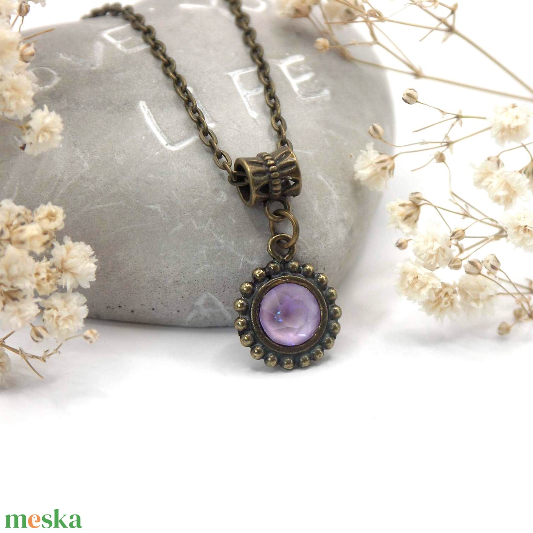 Sejtelmes halványlila színű Swarovski kristályos medal nyakláncon - Lume - ékszer - nyaklánc - medálos nyaklánc - Meska.hu
