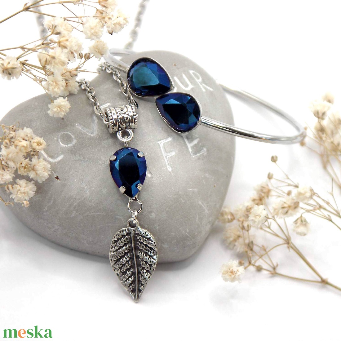 Nemesacél karkötő és medál mély, fémes-sötétkék Swarovski kristályokkal - Obscura - ékszer - ékszerszett - Meska.hu