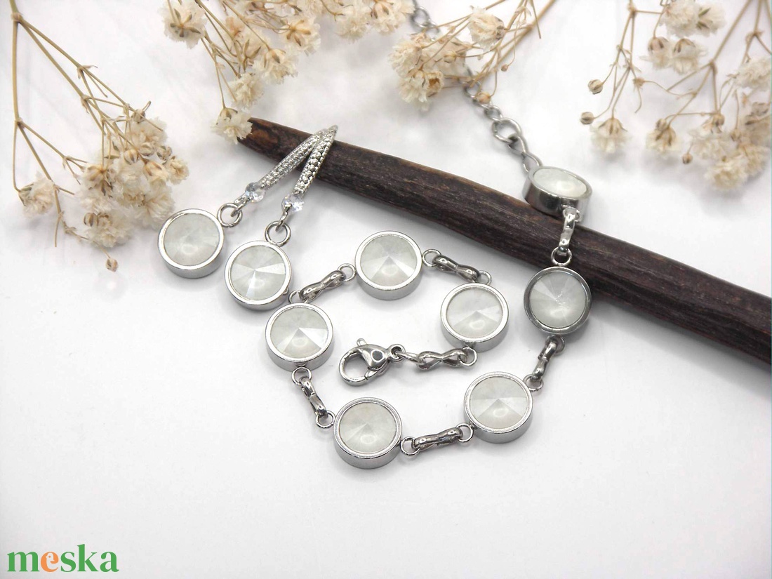 Nemesacél karkötő és fülbevaló szett selyemfényű fehér Swarovski kristályokkal - Milkglass - ékszer - ékszerszett - Meska.hu