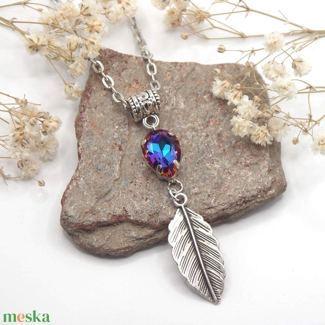 Csepp alakú, tüzes, kékes-vörös Swarovski kristályos medál, antik ezüst levéllel, láncon � Flamma - ékszer - nyaklánc - medálos nyaklánc - Meska.hu