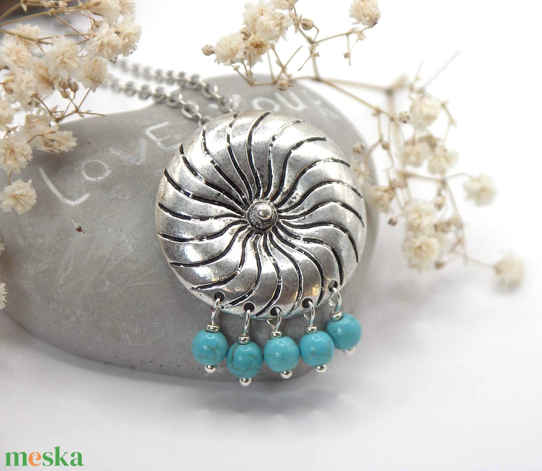 Kör alakú tibeti ezüst medál türkiz howlit ásványgyöngyökkel - Örvény - ékszer - nyaklánc - medálos nyaklánc - Meska.hu