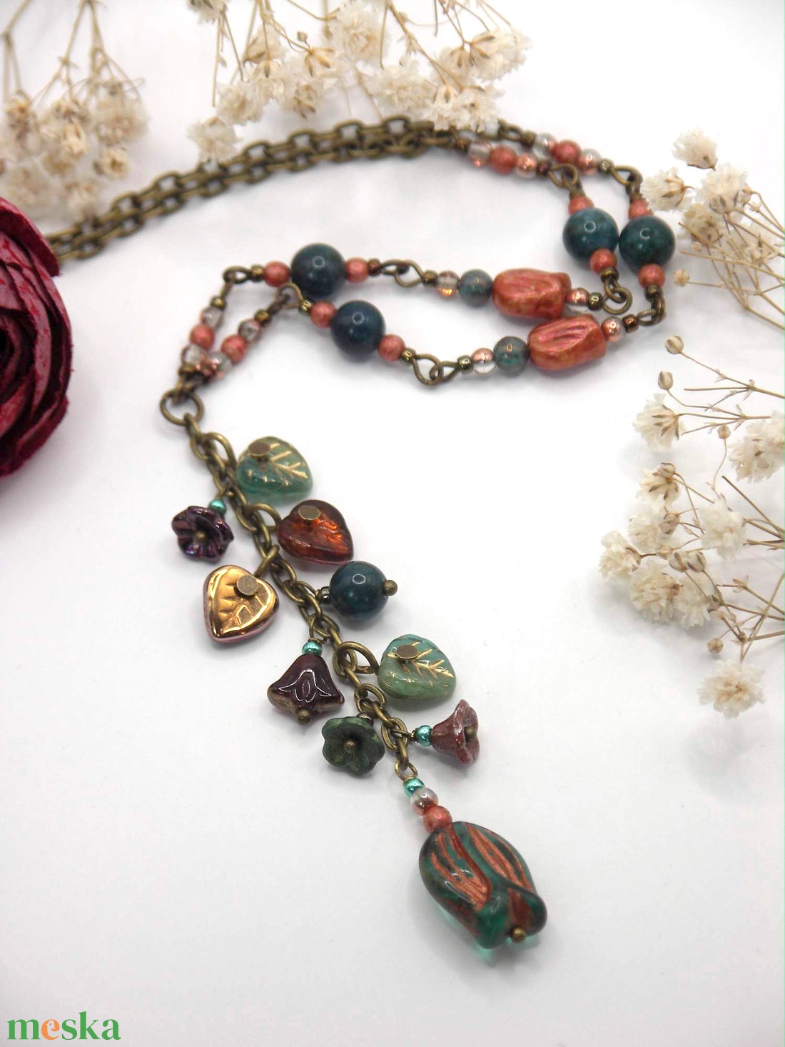 Tulipános nyaklánc vörösrézzel színezett, smaragdzöld színű üveggyöngyből � Veronka - ékszer - nyaklánc - y nyaklánc - Meska.hu