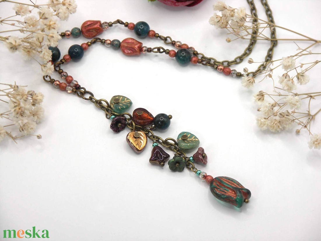 Tulipános nyaklánc vörösrézzel színezett, smaragdzöld színű üveggyöngyből � Veronka - ékszer - nyaklánc - y nyaklánc - Meska.hu