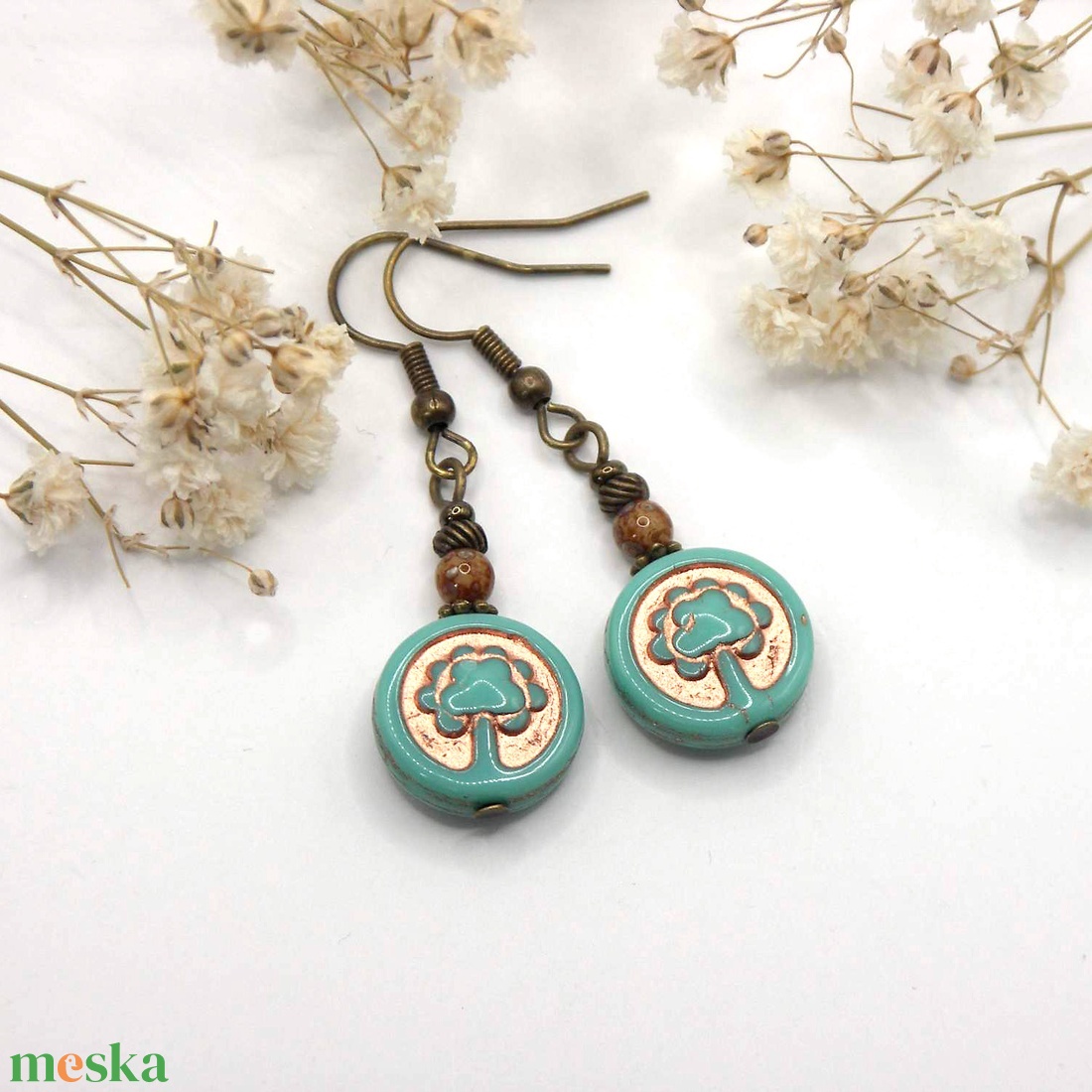 Fülbevaló türkizkék, életfát ábrázoló table cut üveggyöngyből � Körforgás - ékszer - fülbevaló - lógós kerek fülbevaló - Meska.hu