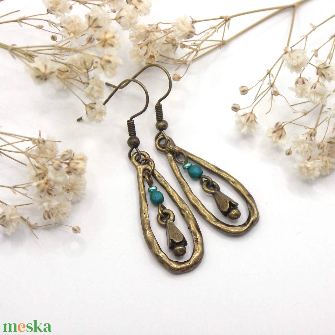 Csepp formába zárt azúrkék gyöngyös, bimbós fülbevaló � Semina - ékszer - fülbevaló - lógó fülbevaló - Meska.hu