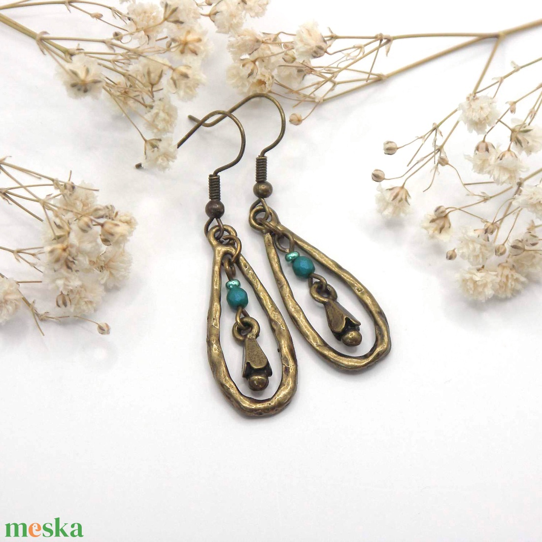 Csepp formába zárt azúrkék gyöngyös, bimbós fülbevaló � Semina - ékszer - fülbevaló - lógó fülbevaló - Meska.hu