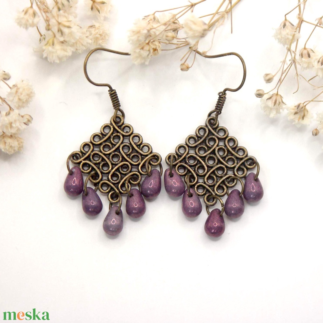 Antik bronz fülbevaló fémes-lila csepp alakú üveggyöngyökkel - Vega - ékszer - fülbevaló - lógó fülbevaló - Meska.hu