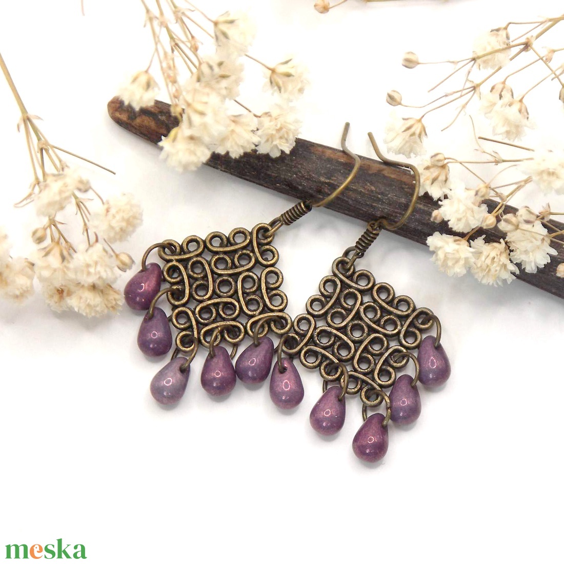 Antik bronz fülbevaló fémes-lila csepp alakú üveggyöngyökkel - Vega - ékszer - fülbevaló - lógó fülbevaló - Meska.hu